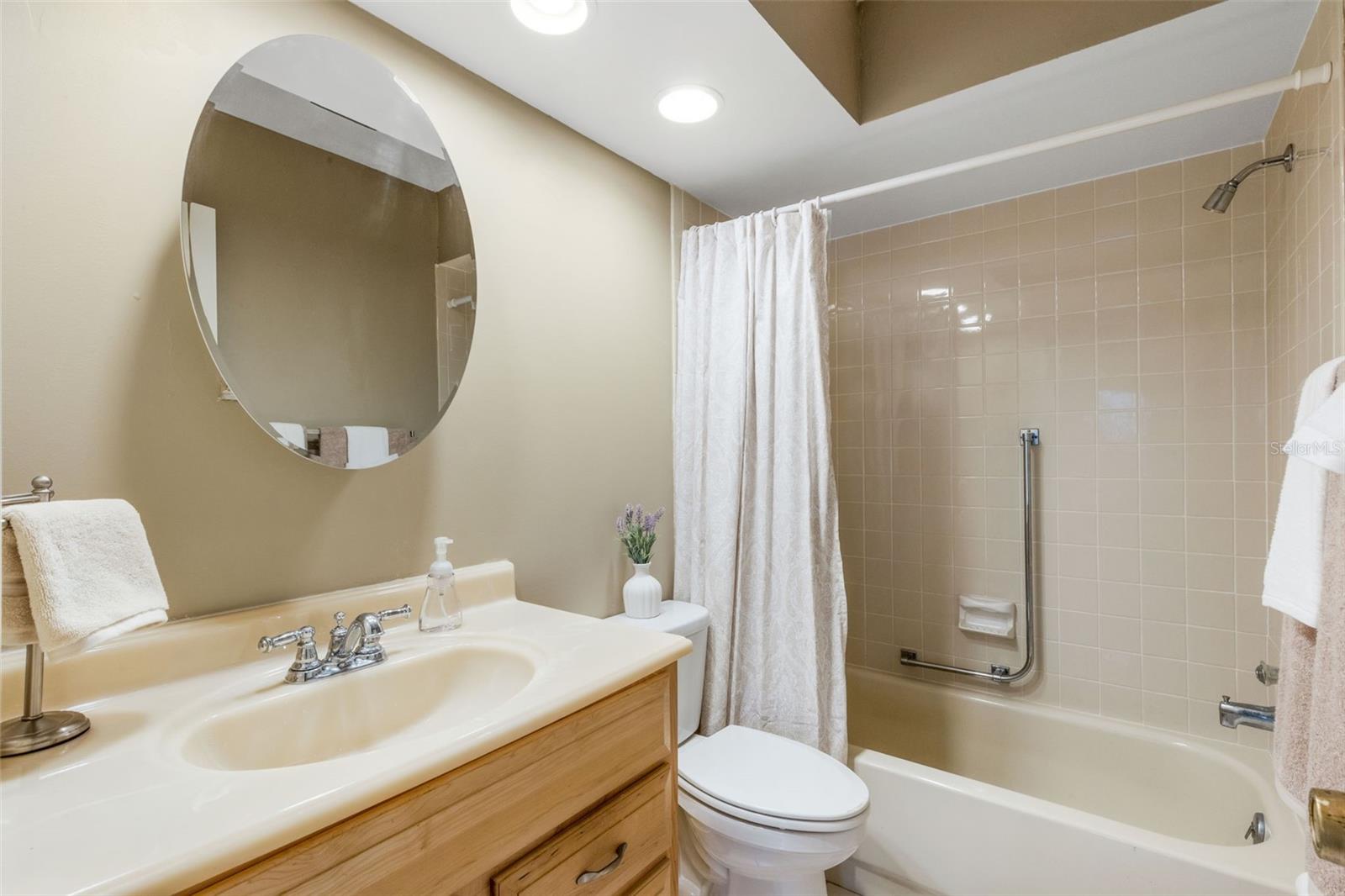 Image 29 of 81 For 3470 Maclaren Drive