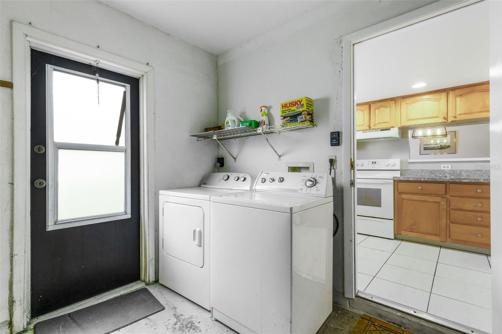 Image 32 of 81 For 3470 Maclaren Drive