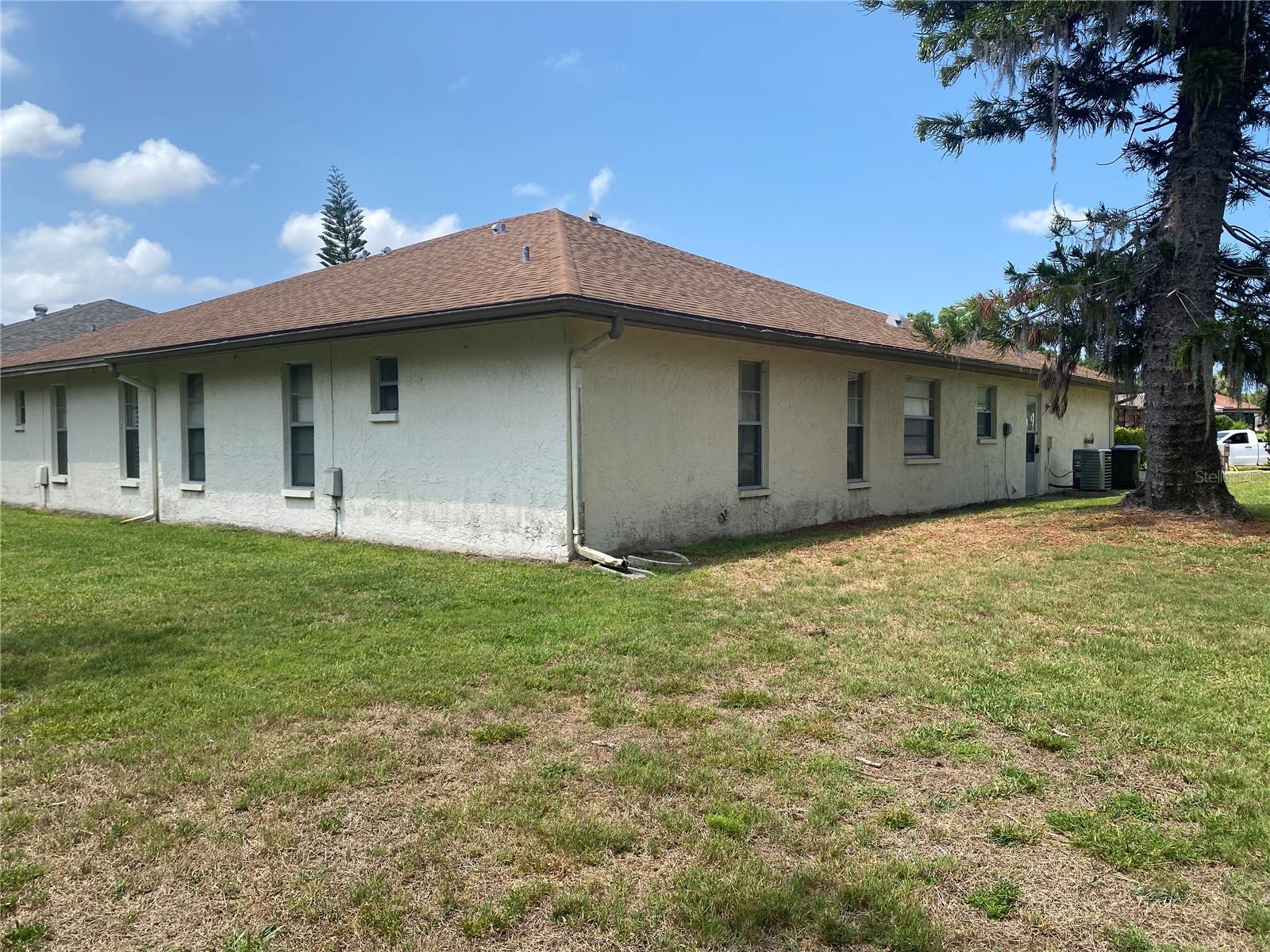 Image 34 of 81 For 3470 Maclaren Drive