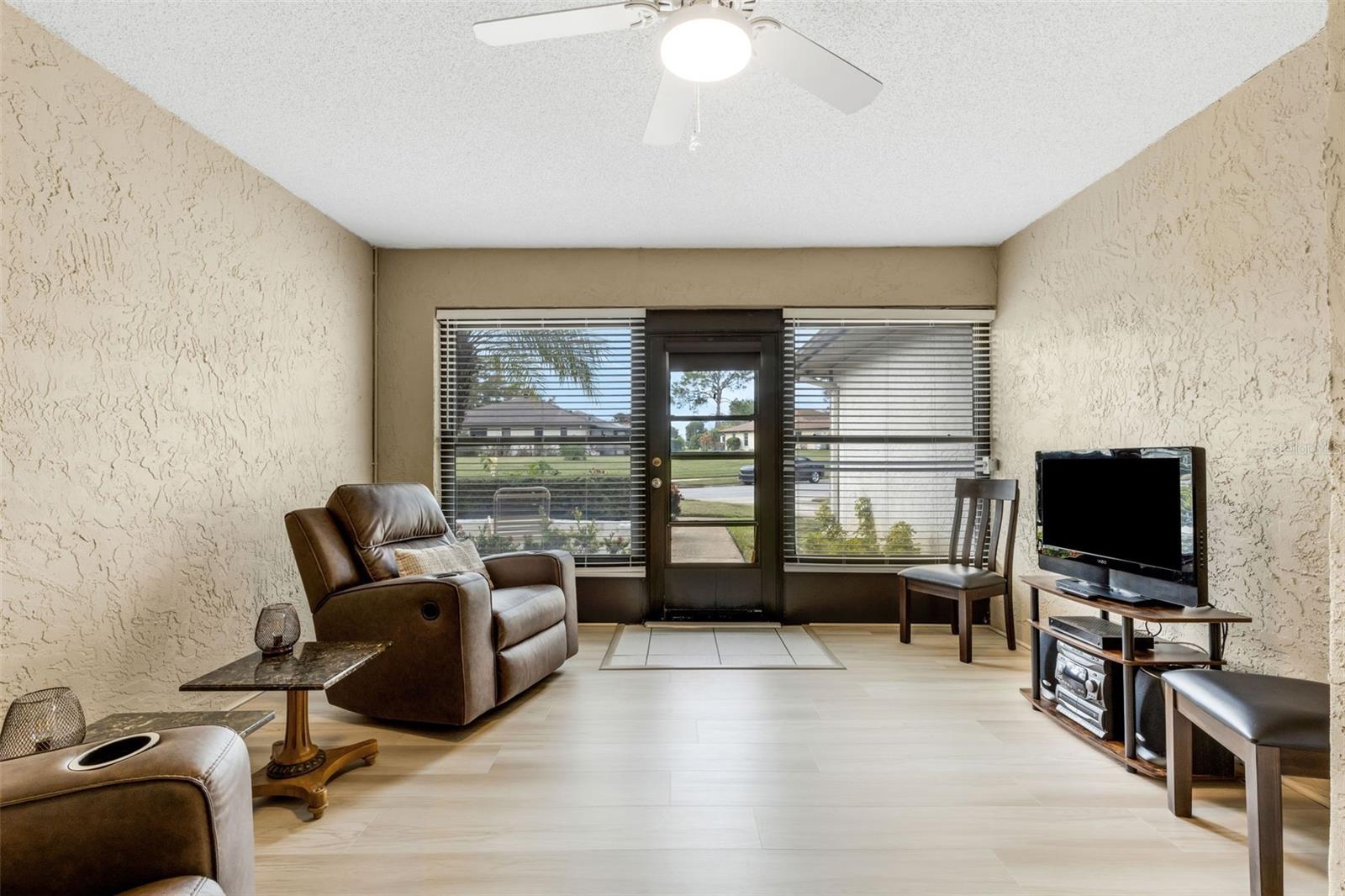 Image 4 of 81 For 3470 Maclaren Drive