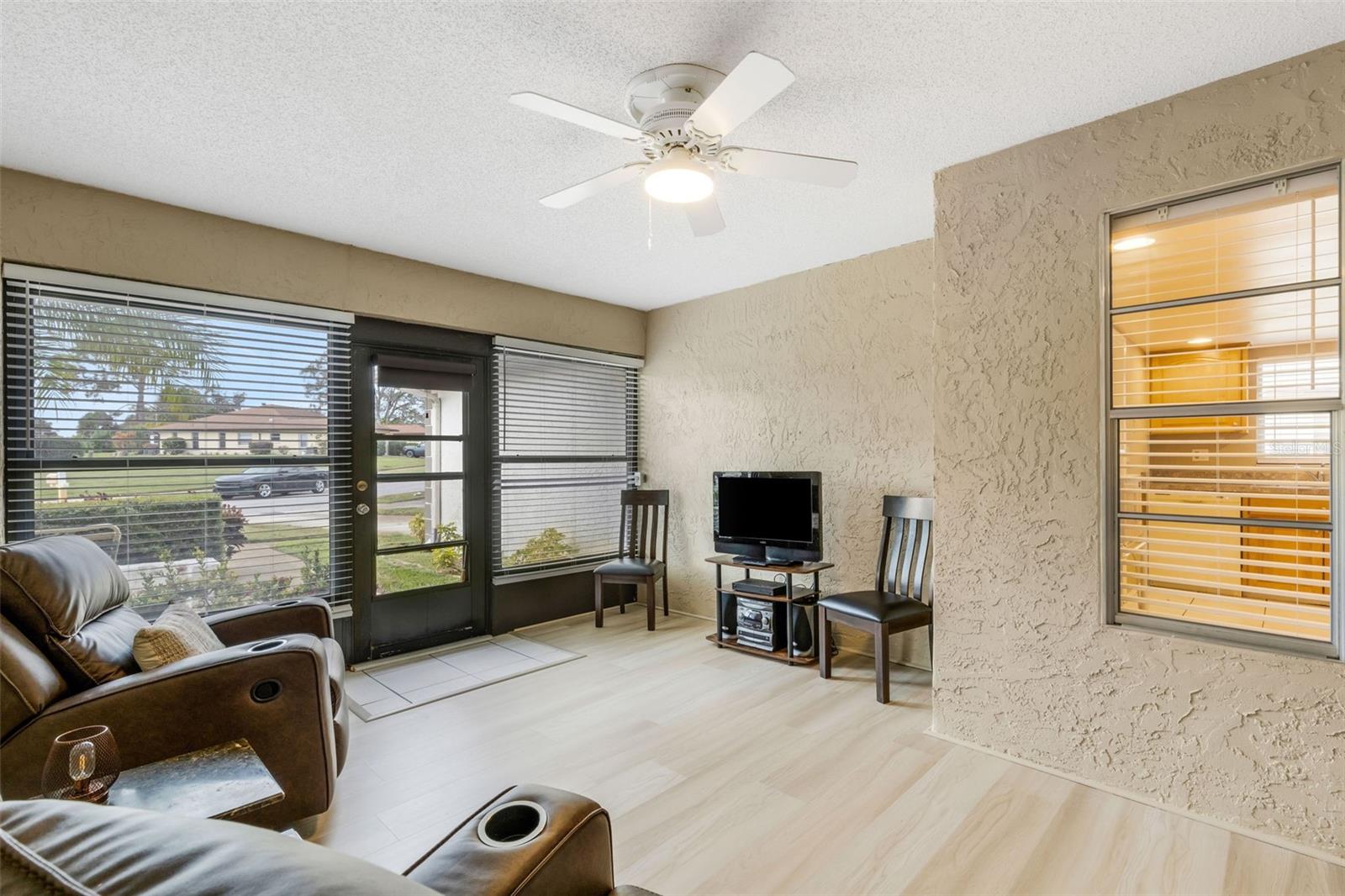 Image 5 of 81 For 3470 Maclaren Drive