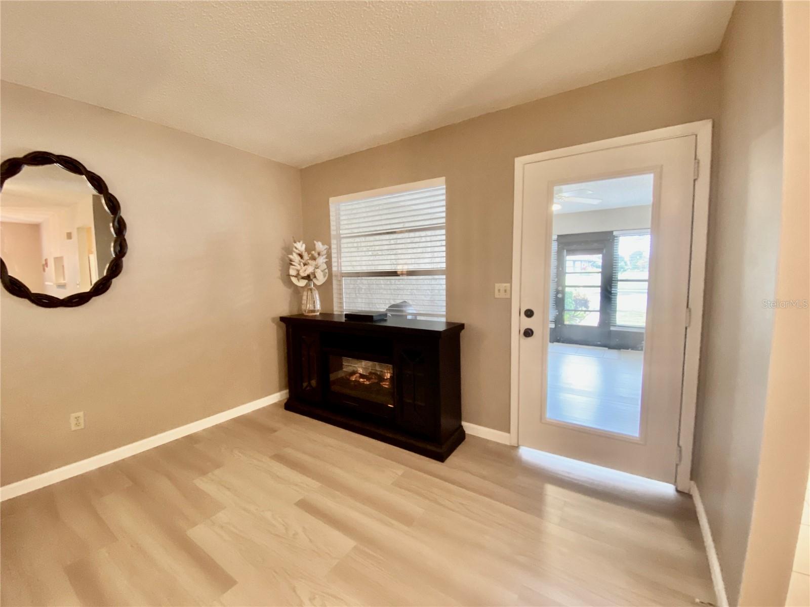 Image 7 of 81 For 3470 Maclaren Drive