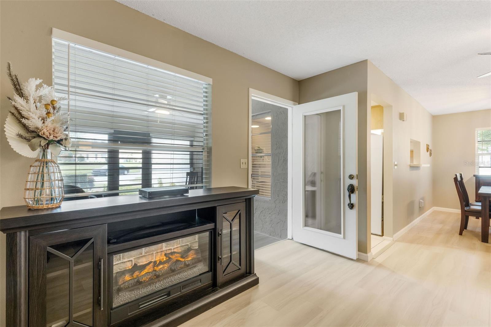 Image 8 of 81 For 3470 Maclaren Drive