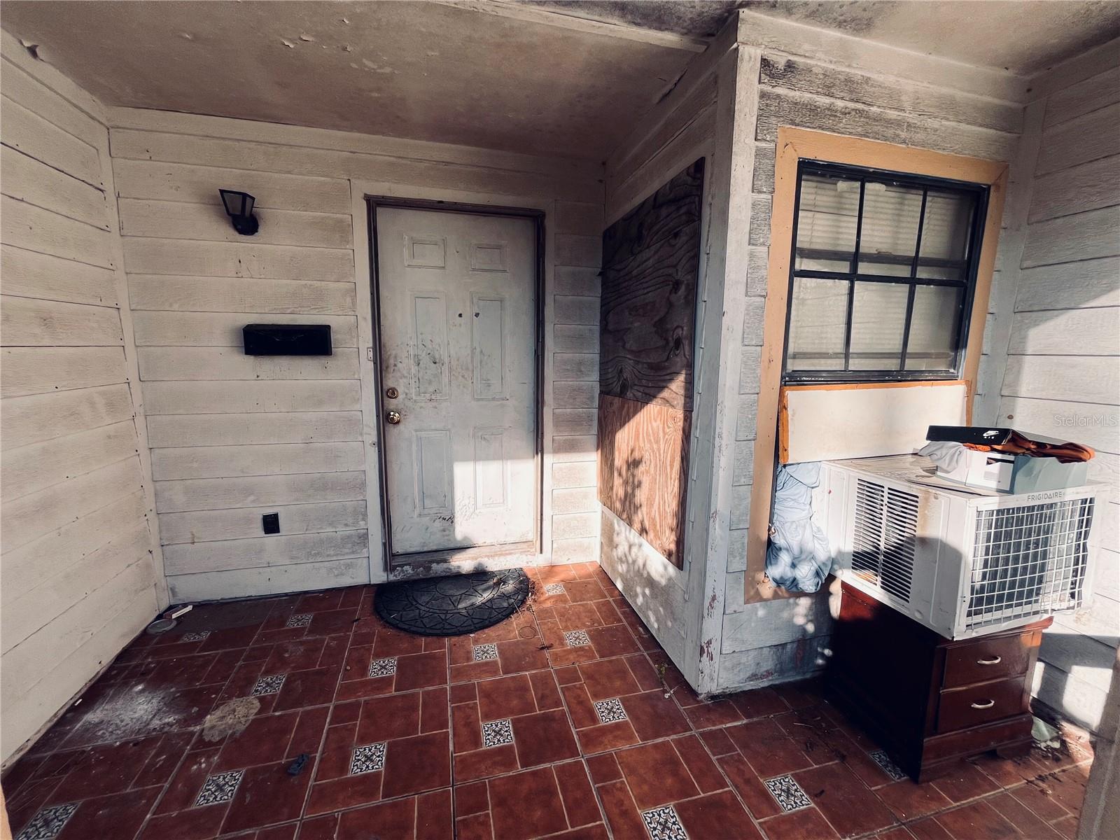 Image 7 of 39 For 2247 4th Street