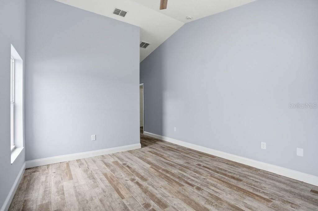 Image 14 of 38 For 9476 Spring Hill Drive