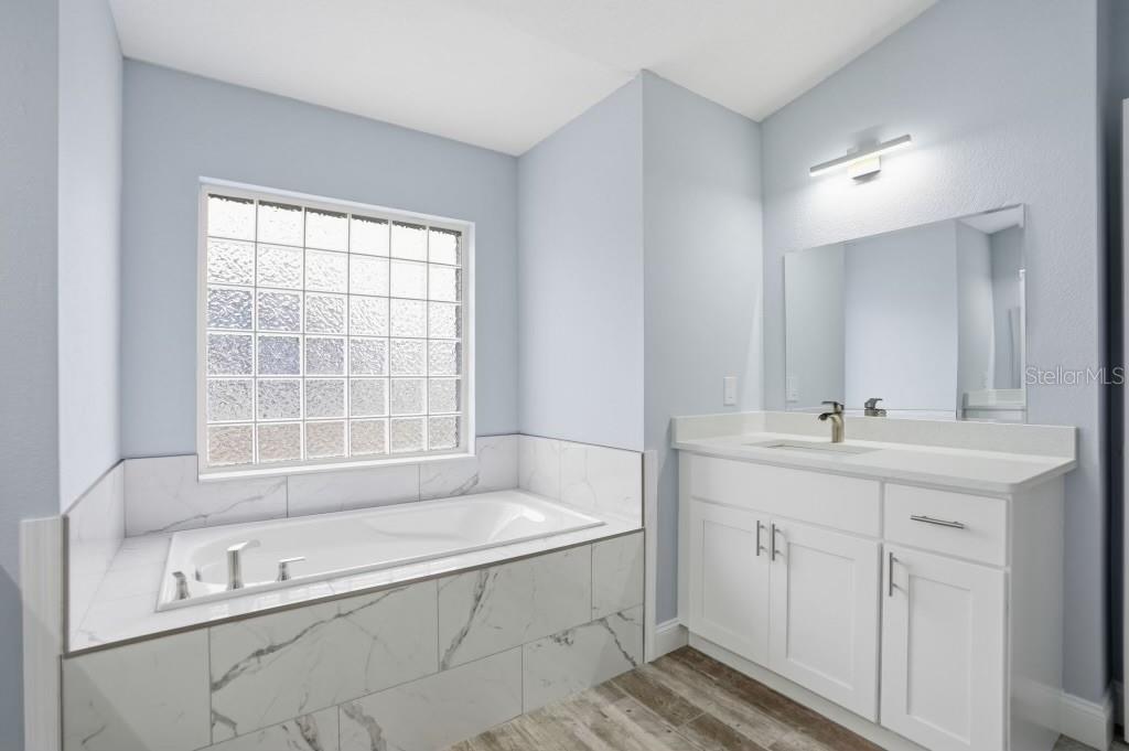 Image 18 of 38 For 9476 Spring Hill Drive