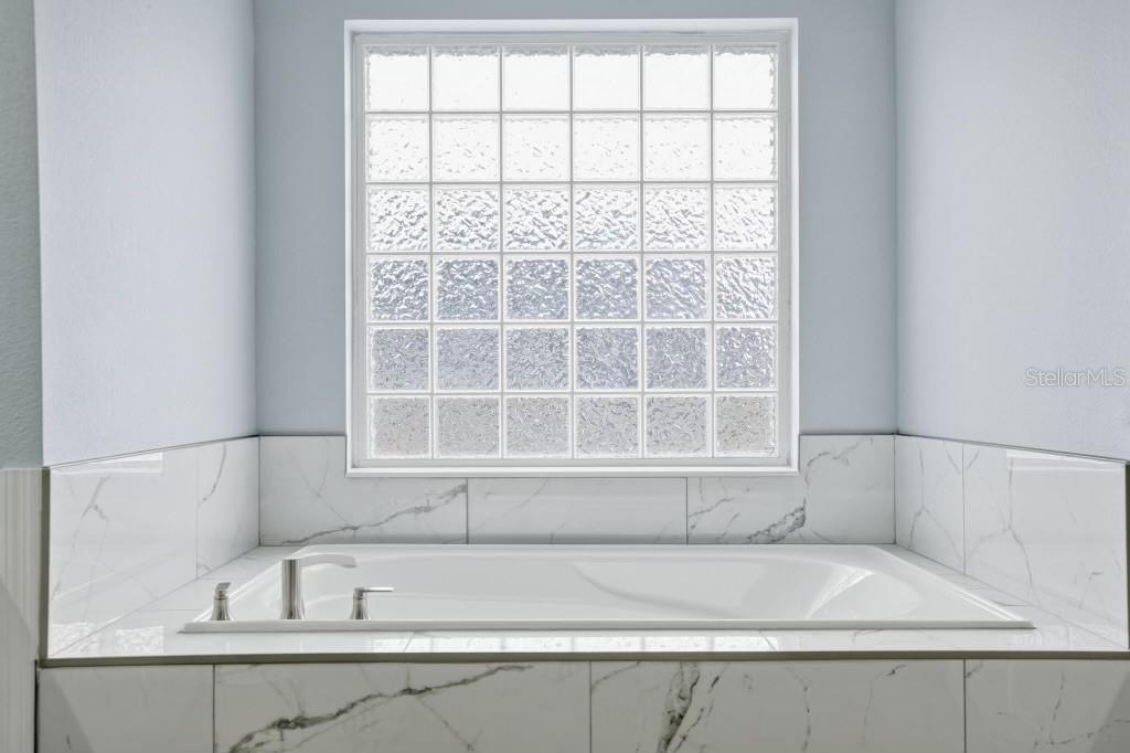 Image 19 of 38 For 9476 Spring Hill Drive