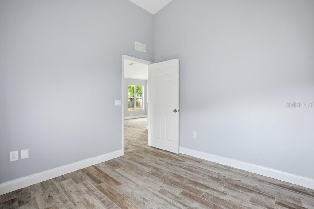 Image 21 of 38 For 9476 Spring Hill Drive