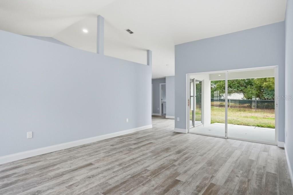 Image 5 of 38 For 9476 Spring Hill Drive