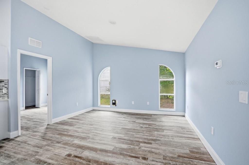 Image 7 of 38 For 9476 Spring Hill Drive