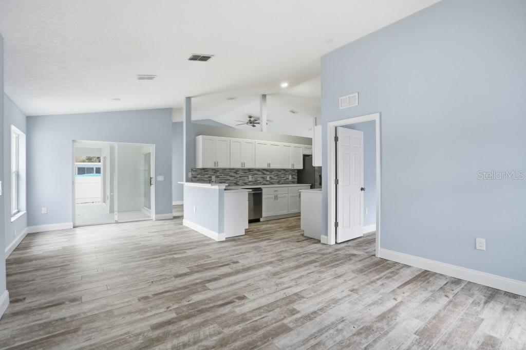 Image 8 of 38 For 9476 Spring Hill Drive