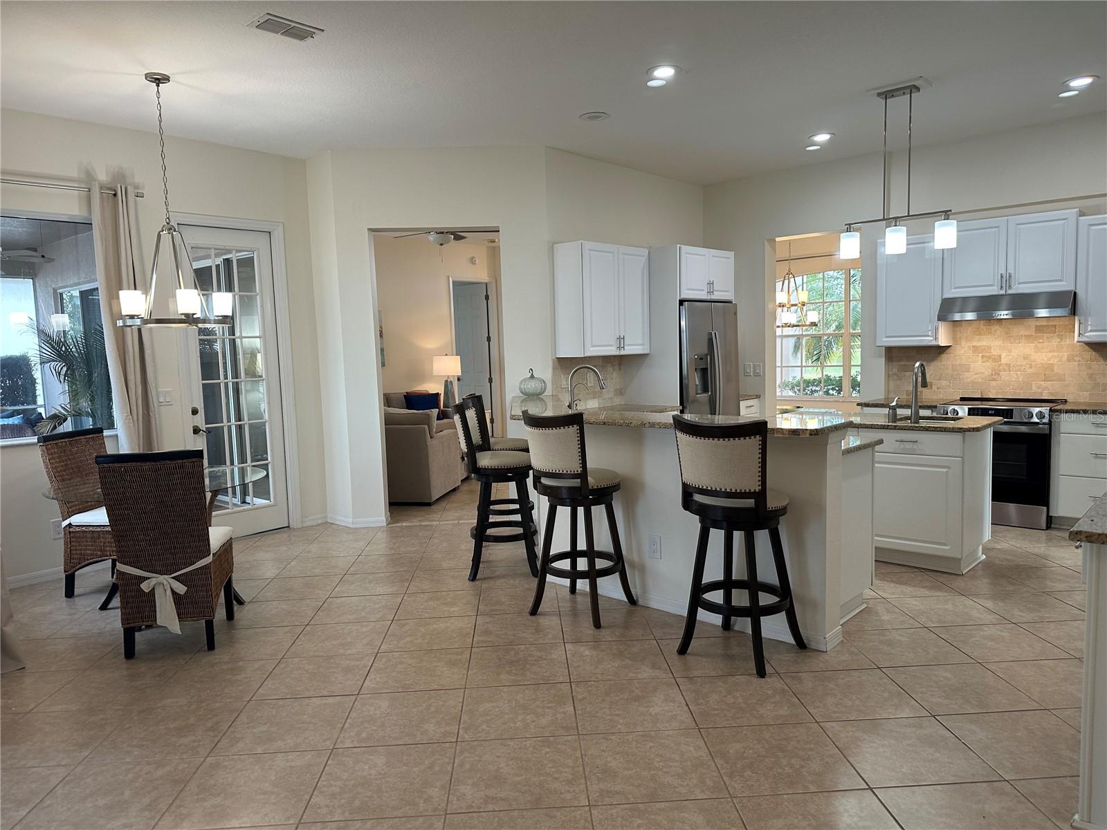 Image 19 of 67 For 2221 Platinum Drive