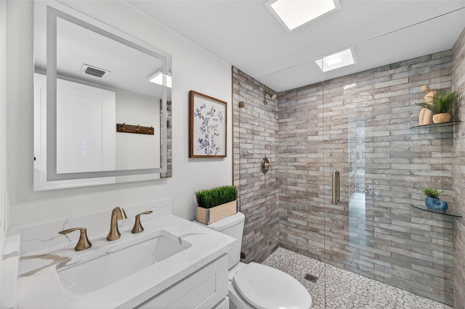 Image 12 of 45 For 19701 Gulf Boulevard 120