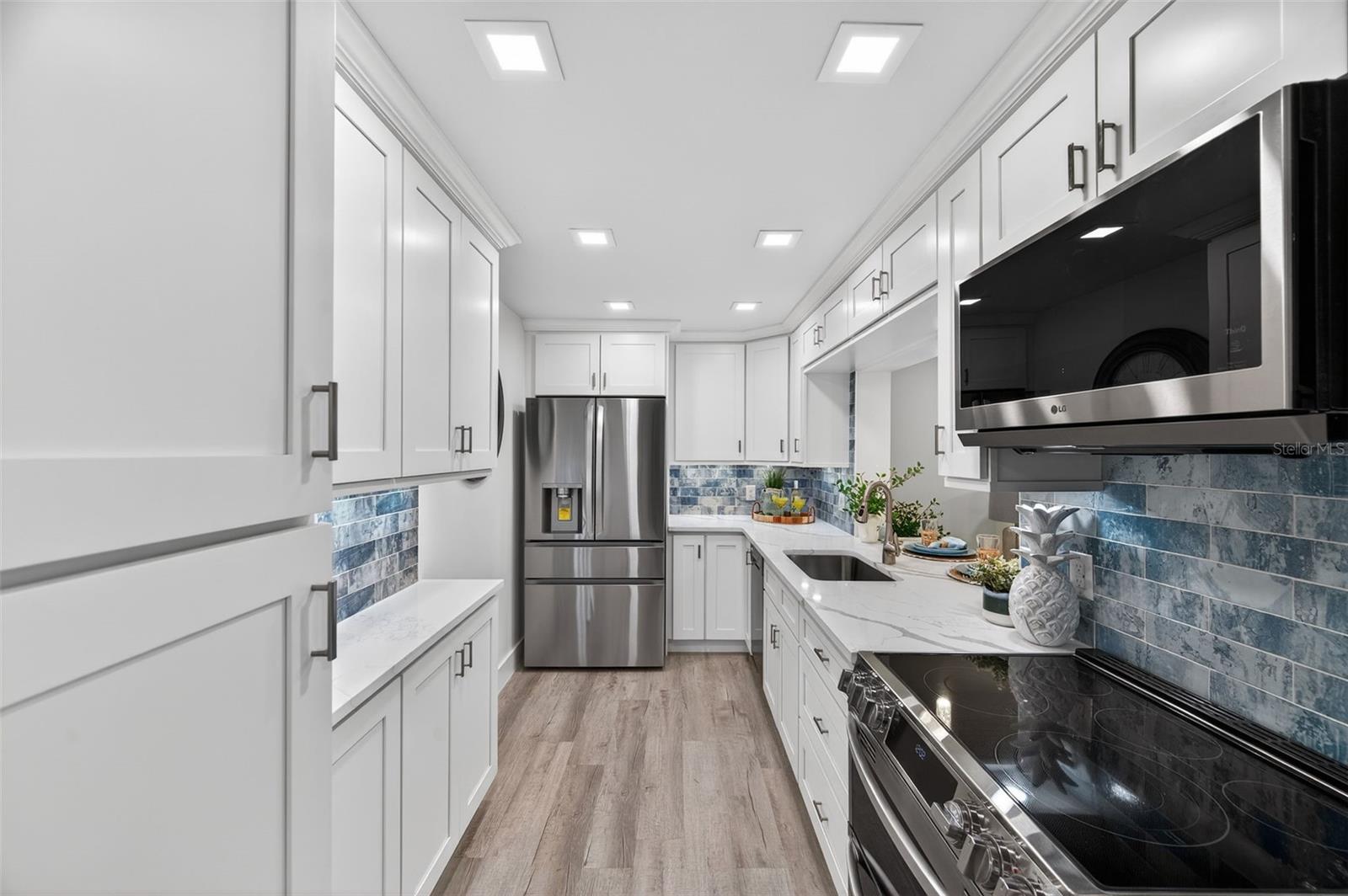 Image 3 of 45 For 19701 Gulf Boulevard 120