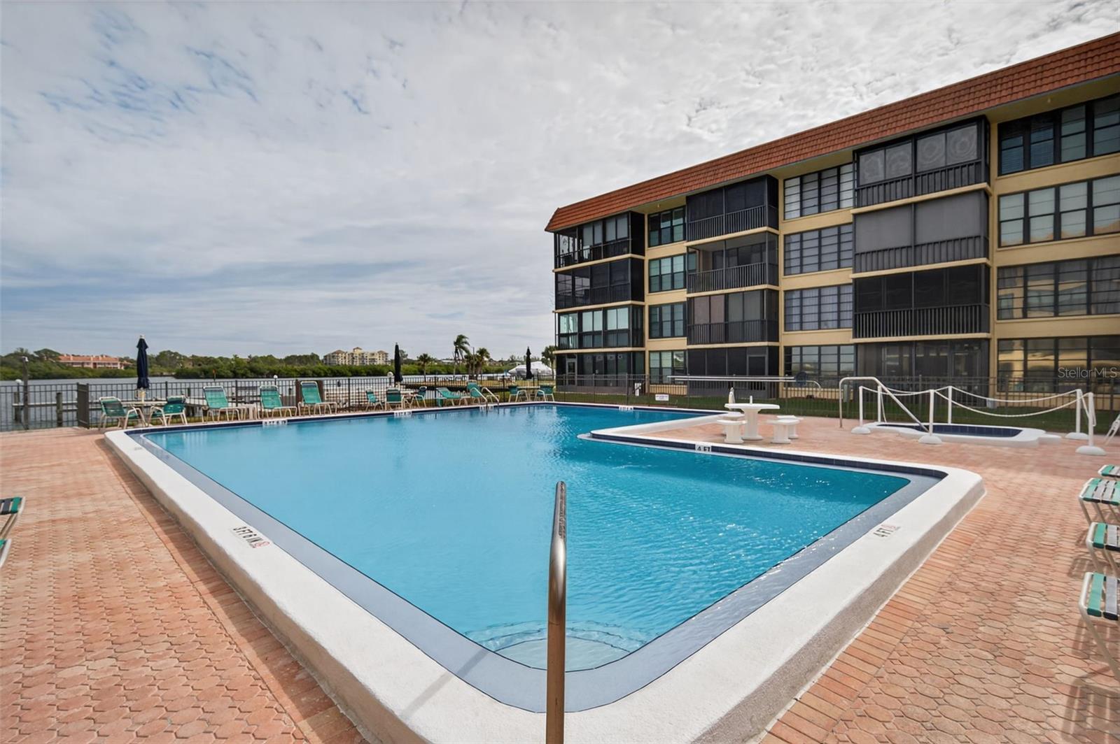 Image 33 of 45 For 19701 Gulf Boulevard 120