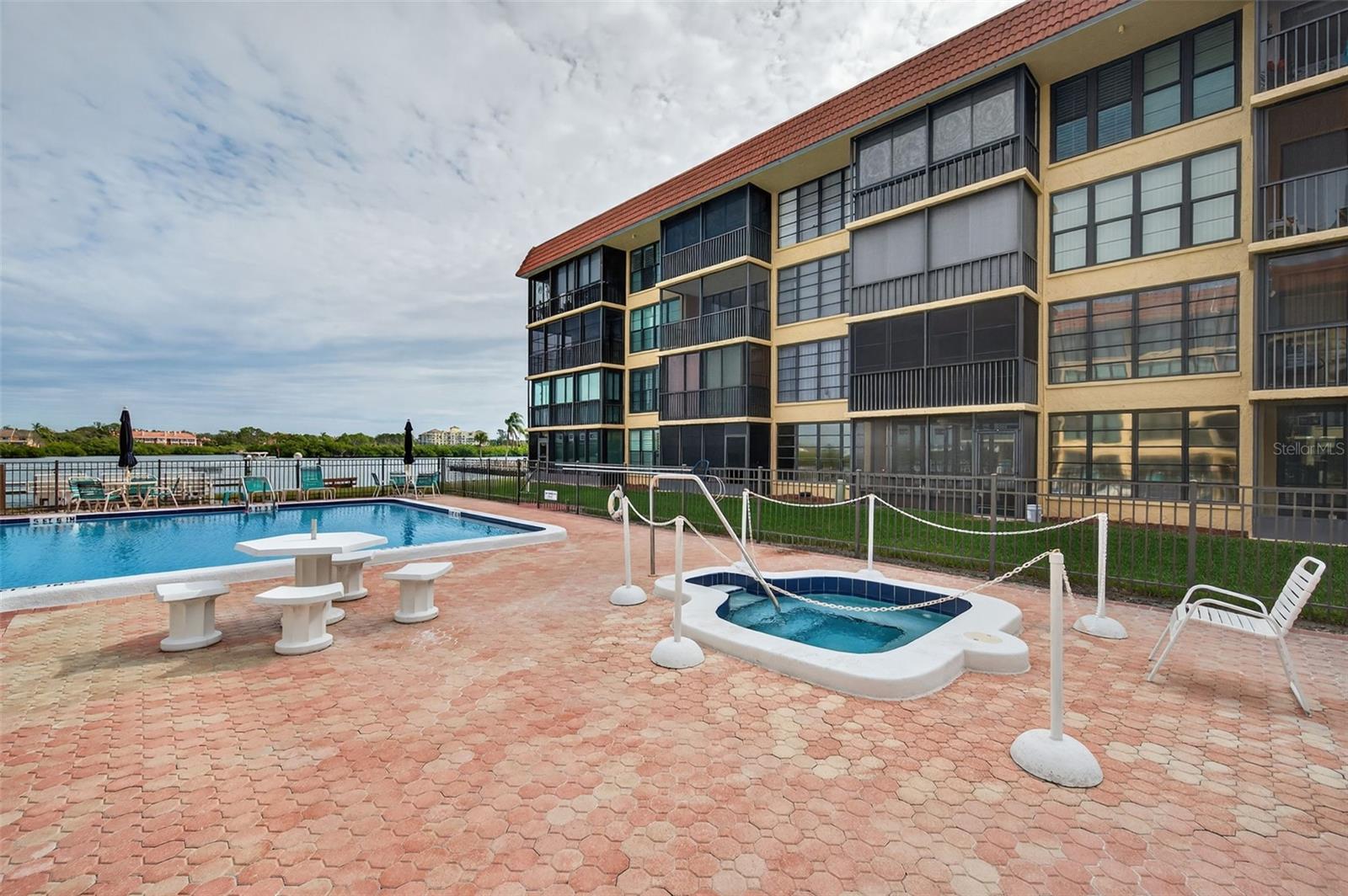 Image 34 of 45 For 19701 Gulf Boulevard 120