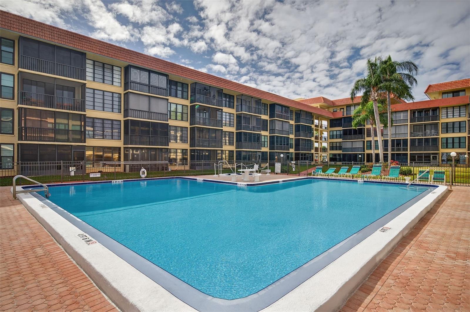 Image 36 of 45 For 19701 Gulf Boulevard 120