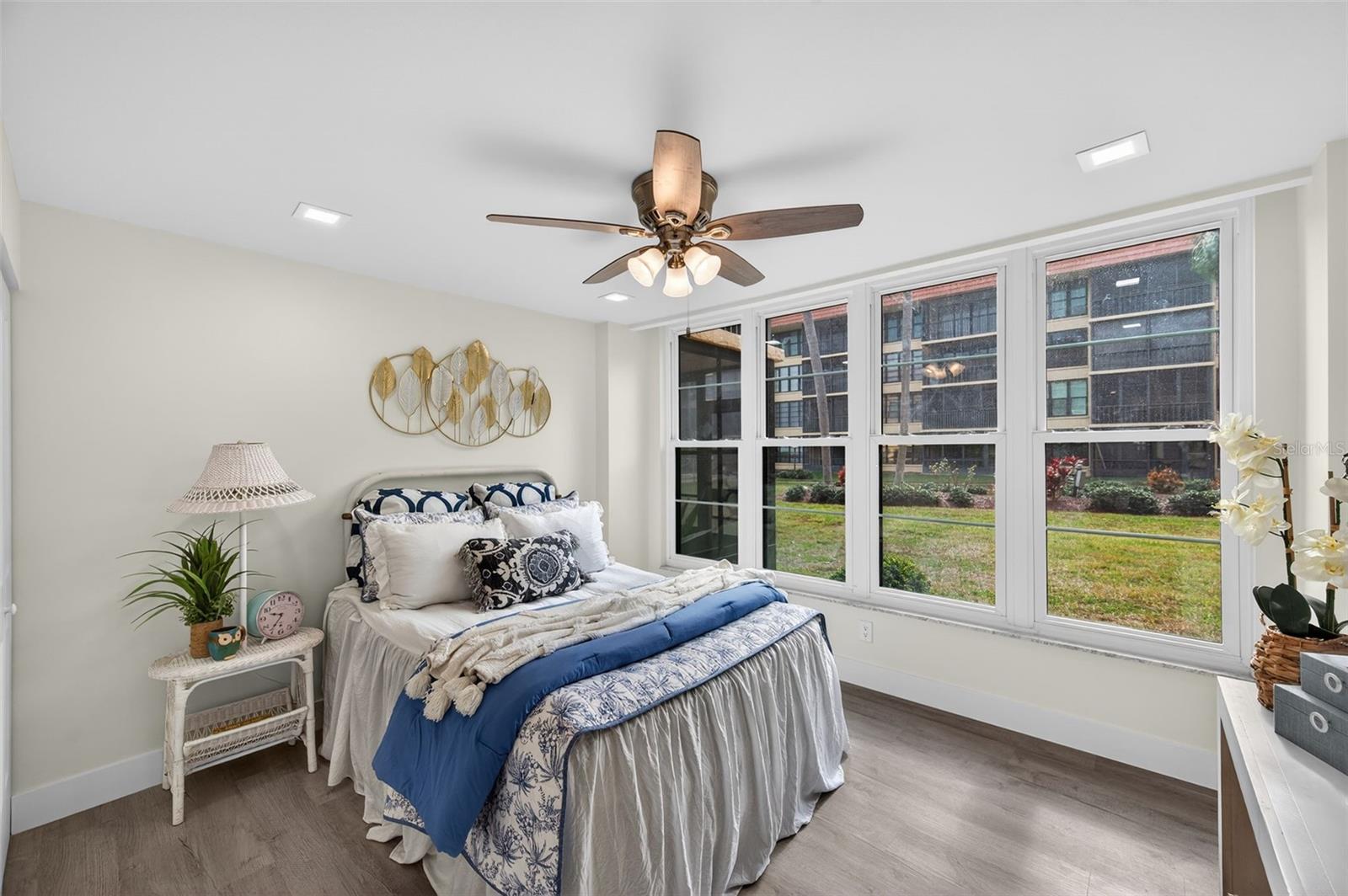 Image 9 of 45 For 19701 Gulf Boulevard 120