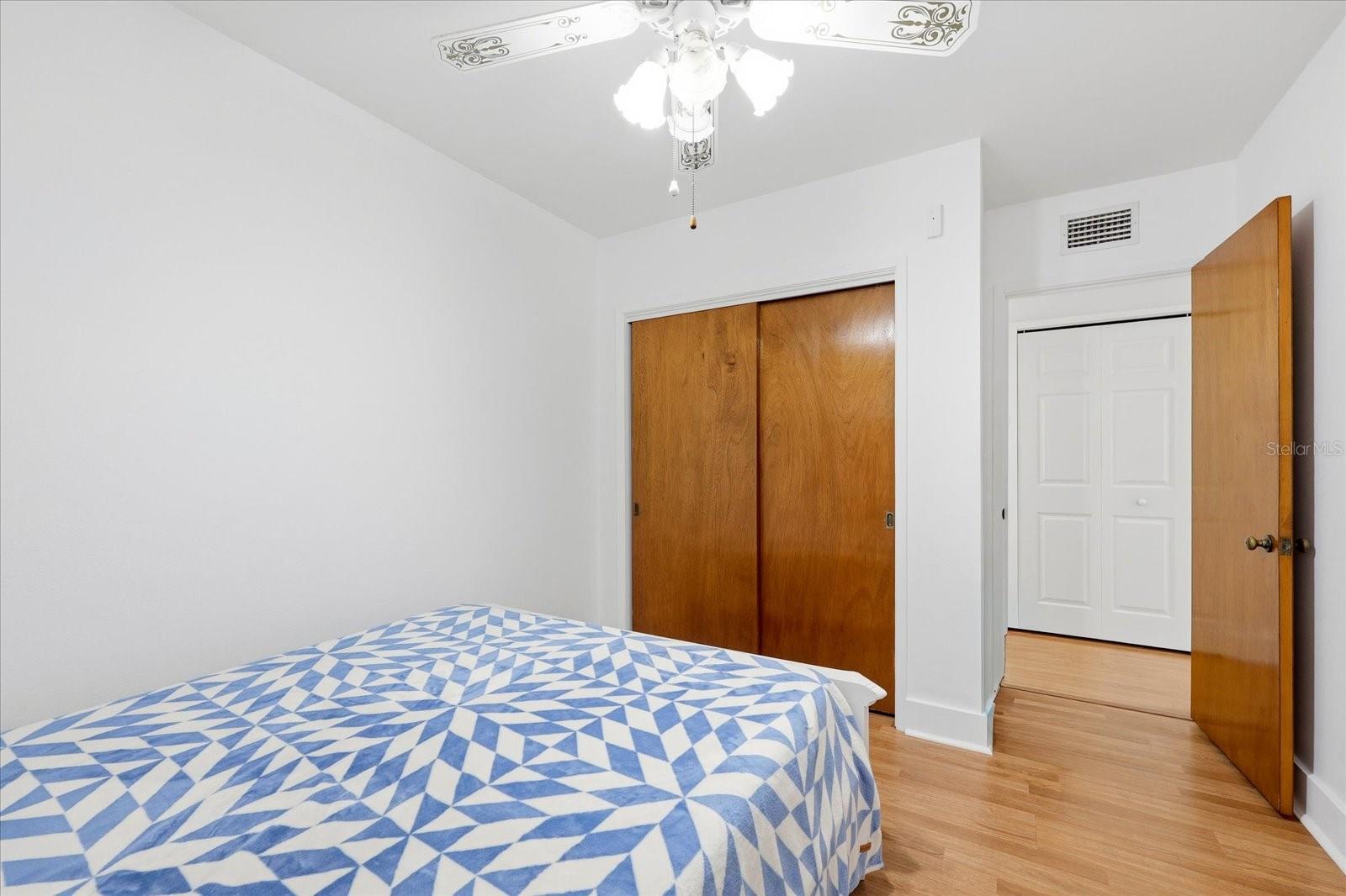 Image 16 of 38 For 207 Seneca Avenue