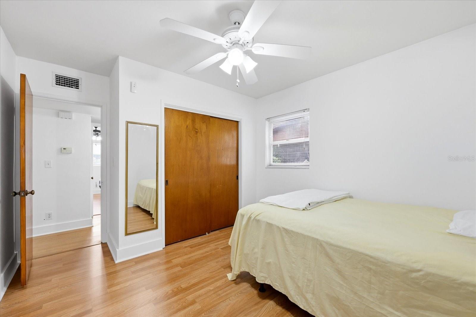 Image 18 of 38 For 207 Seneca Avenue