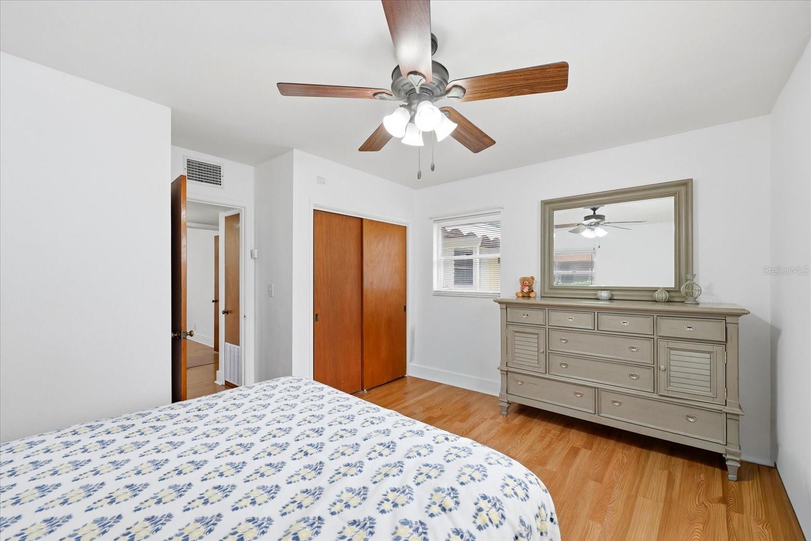 Image 21 of 38 For 207 Seneca Avenue