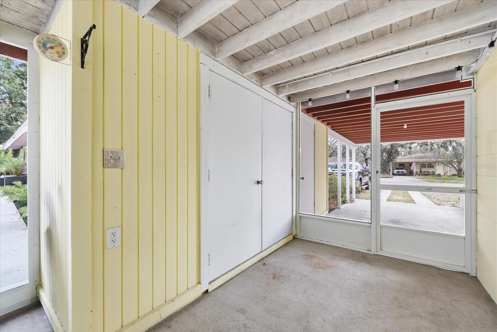 Image 24 of 38 For 207 Seneca Avenue