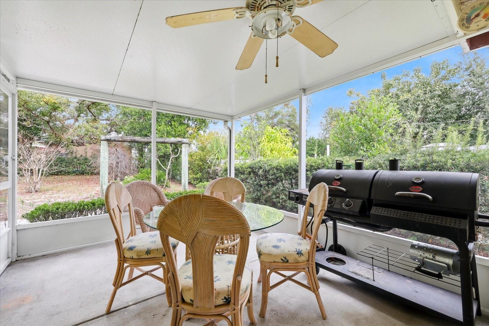 Image 25 of 38 For 207 Seneca Avenue