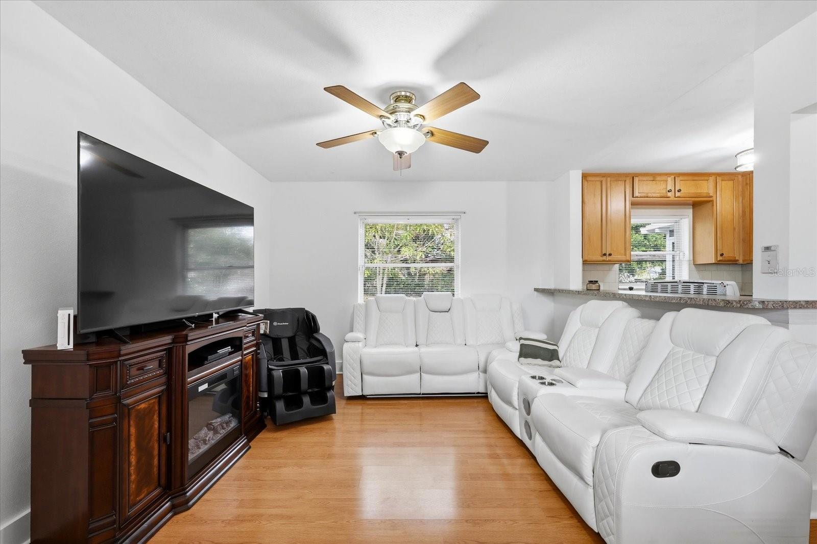 Image 8 of 38 For 207 Seneca Avenue