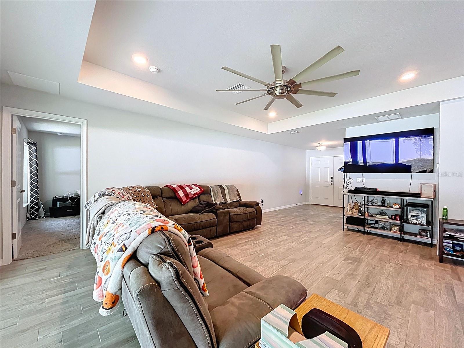 Image 7 of 30 For 13321 Potomac Avenue