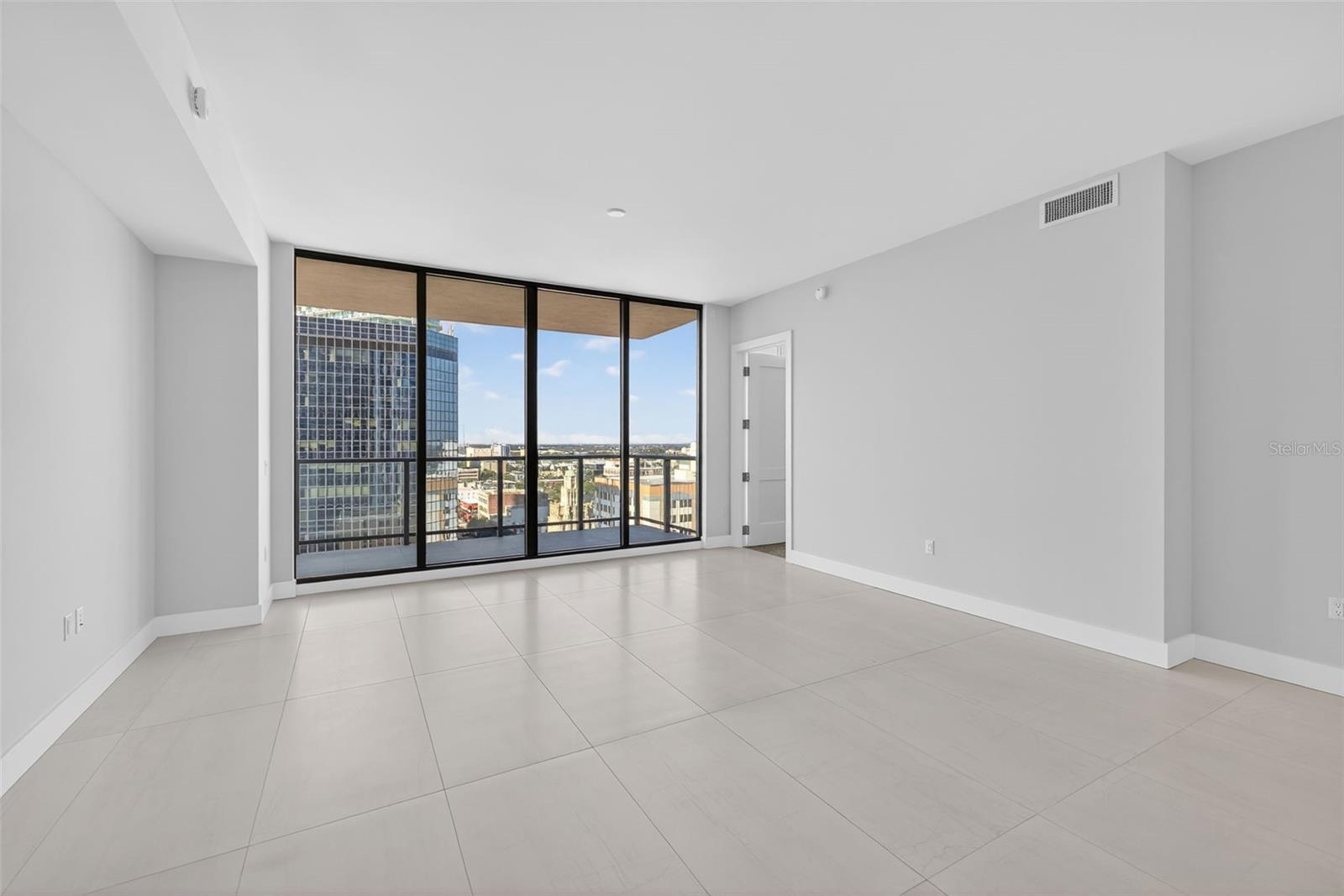 Listing photo id 10 for 275 1st Ave S  1708