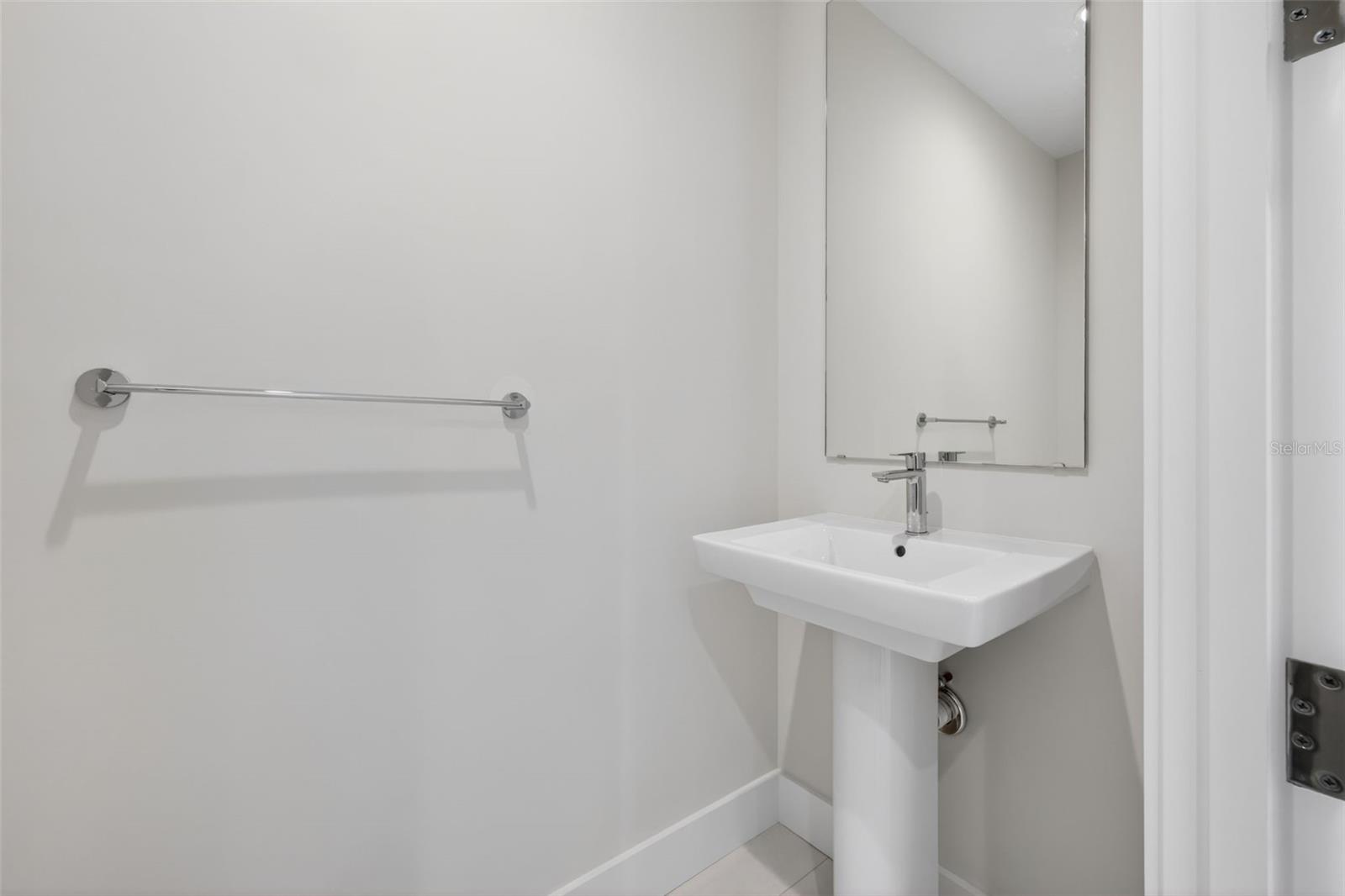 Listing photo id 12 for 275 1st Ave S  1708