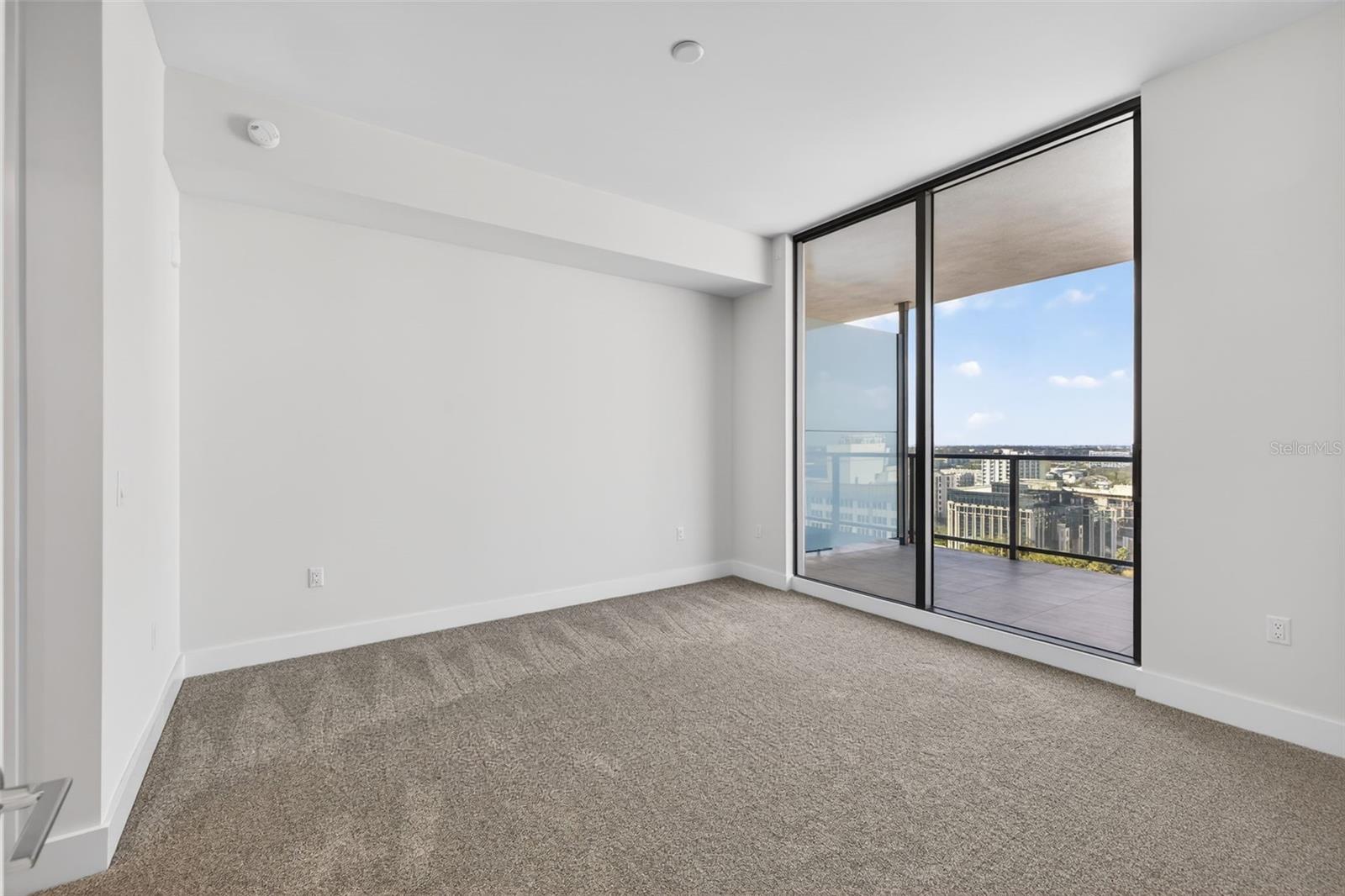 Listing photo id 13 for 275 1st Ave S  1708