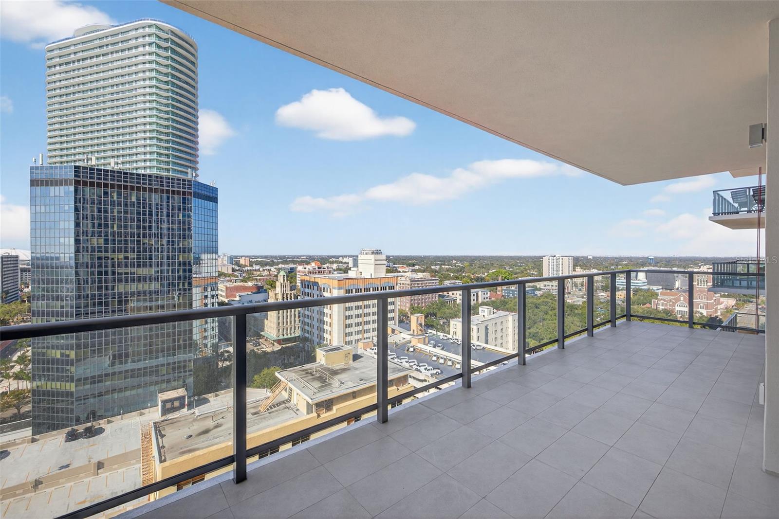 Listing photo id 19 for 275 1st Ave S  1708