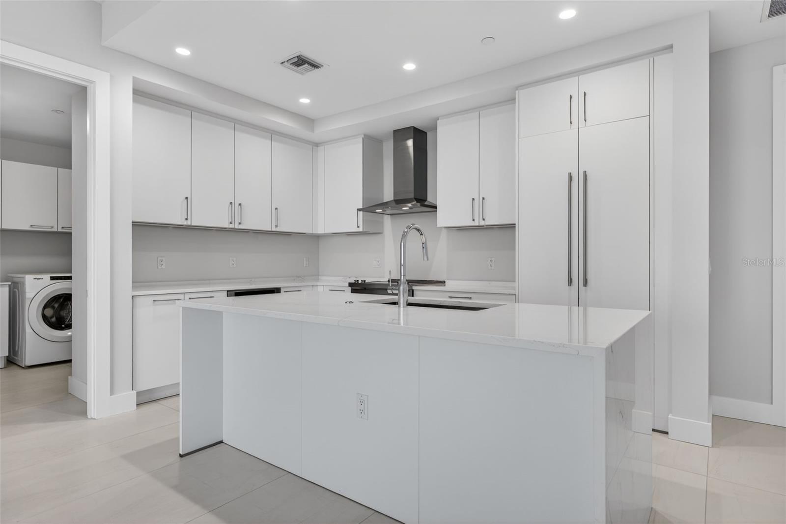 Listing photo id 1 for 275 1st Ave S  1708