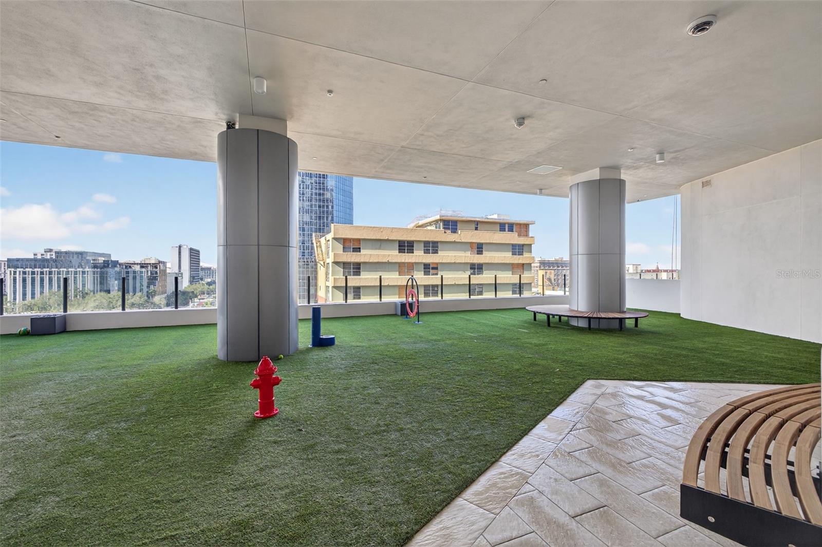 Listing photo id 36 for 275 1st Ave S  1708