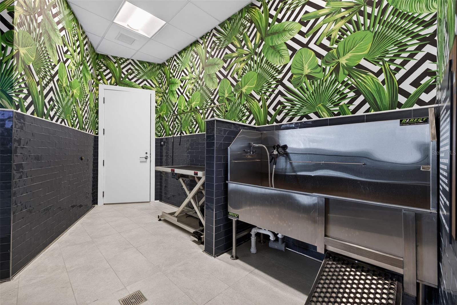 Listing photo id 37 for 275 1st Ave S  1708