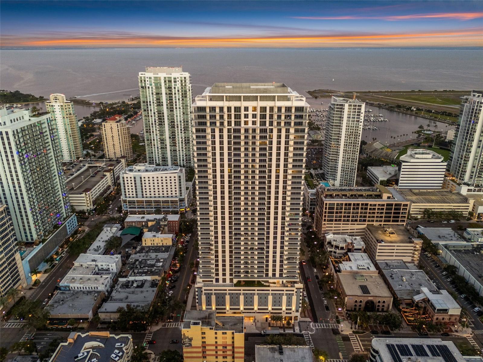 Listing photo id 43 for 275 1st Ave S  1708