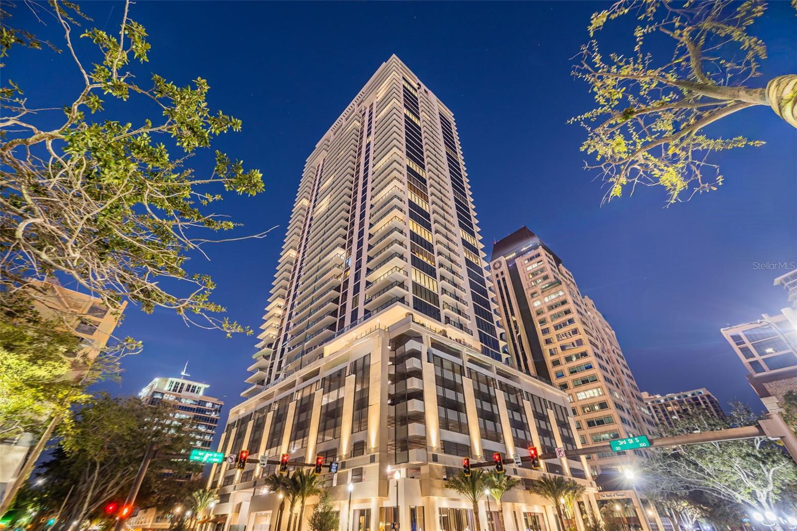 Listing photo id 44 for 275 1st Ave S  1708