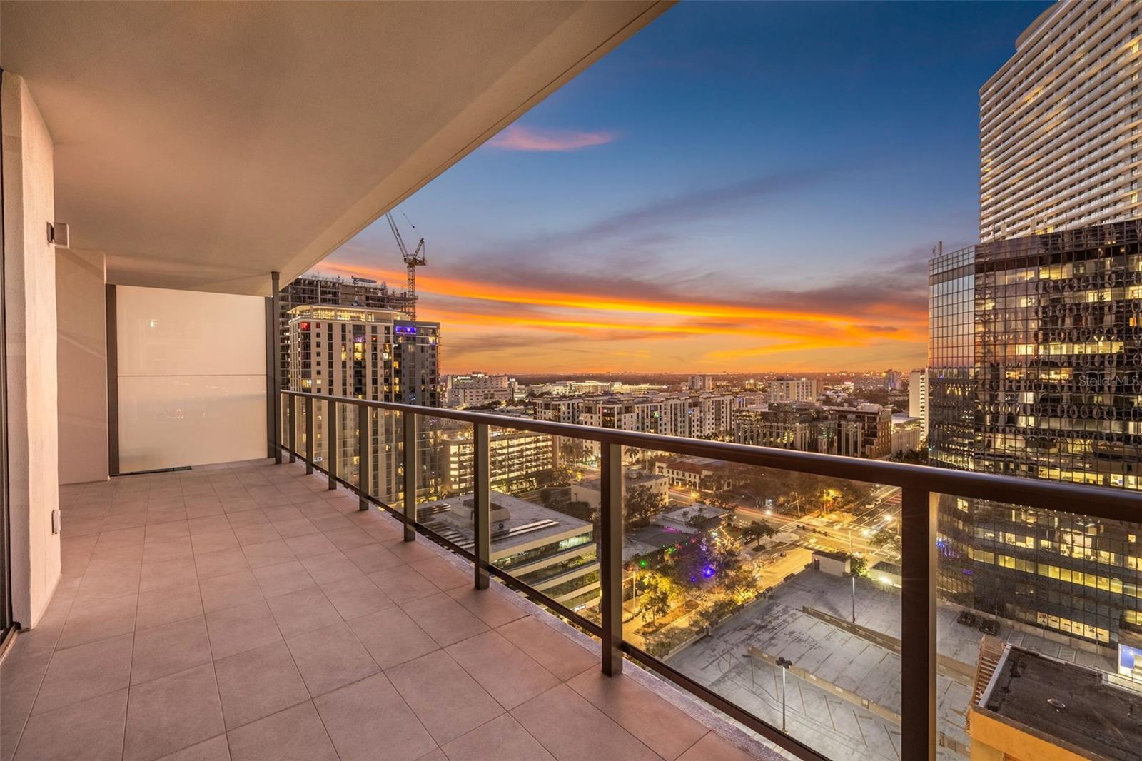 Listing photo id 46 for 275 1st Ave S  1708