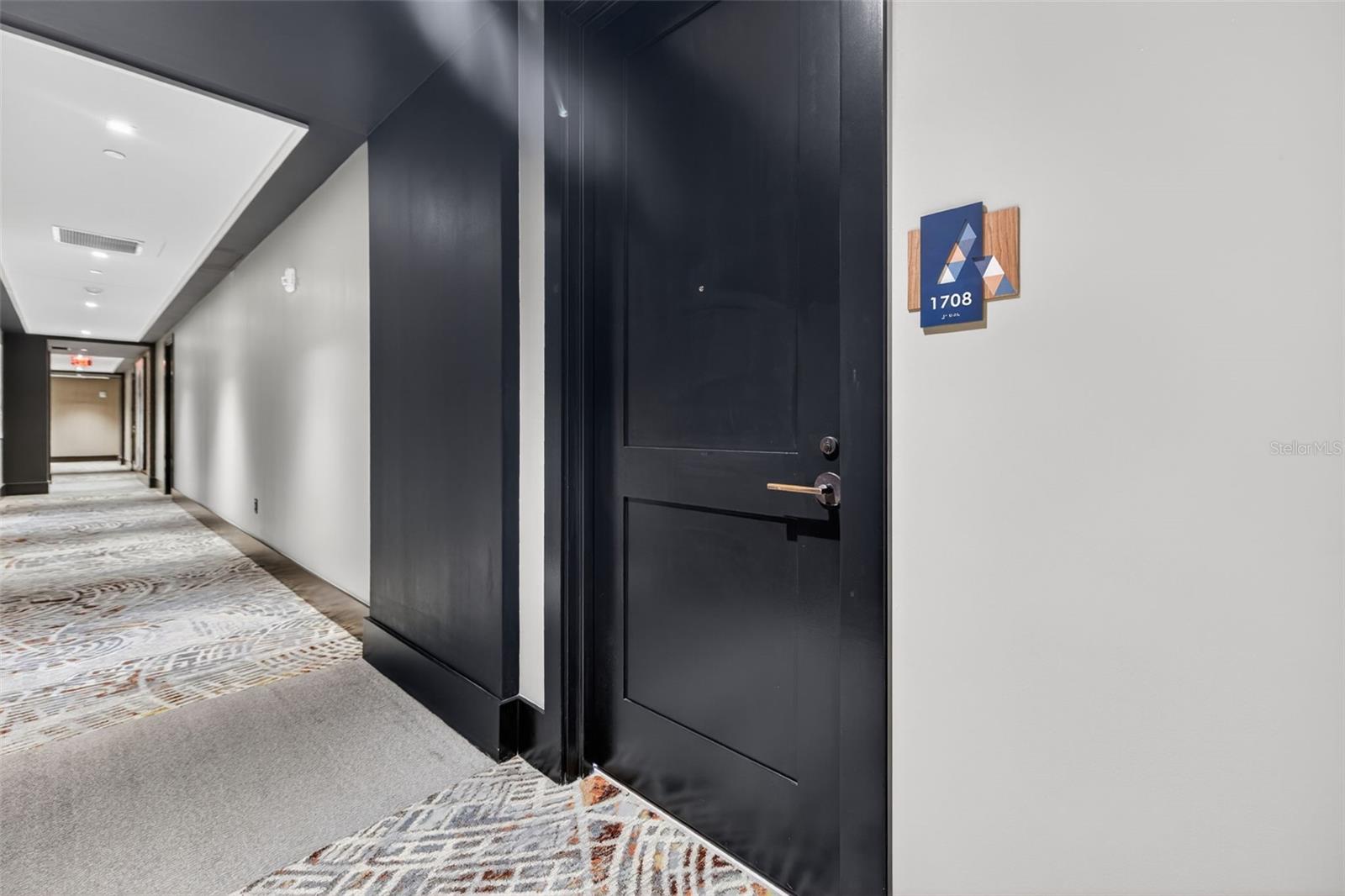 Listing photo id 6 for 275 1st Ave S  1708