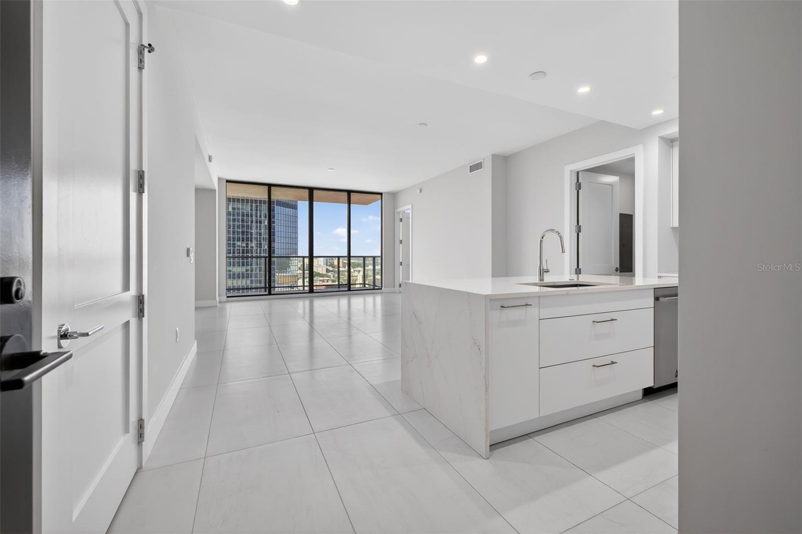 Listing photo id 7 for 275 1st Ave S  1708