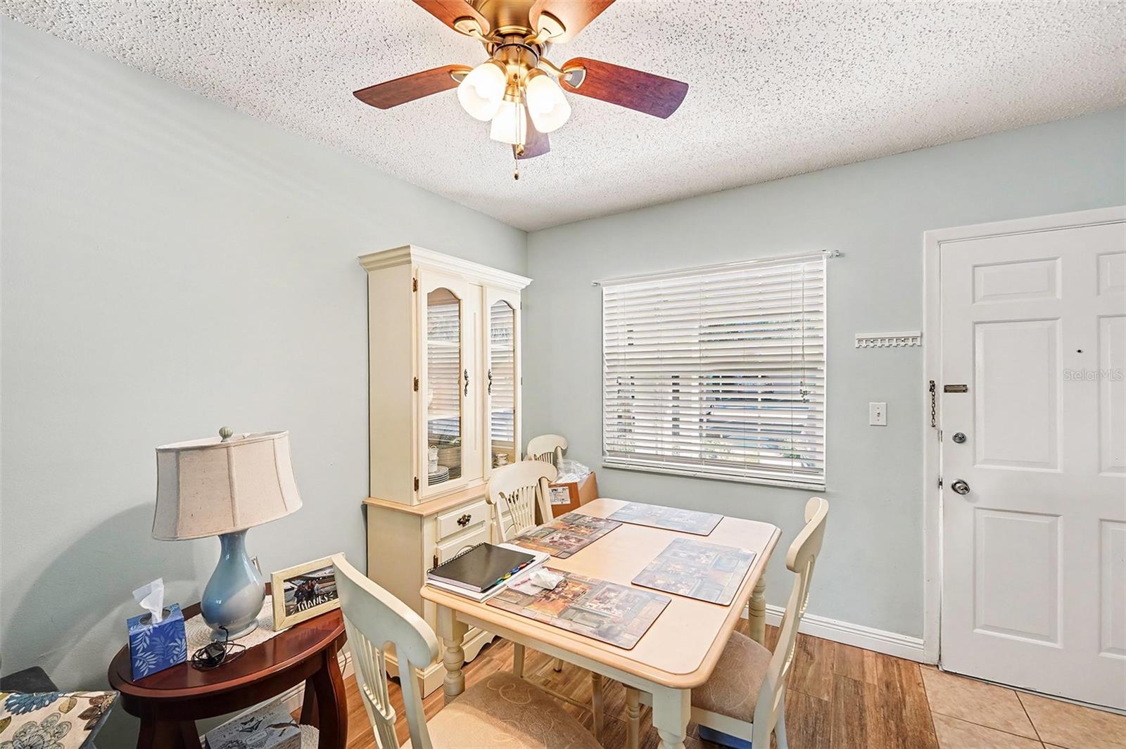 Image 3 of 14 For 940 Virginia Street 105