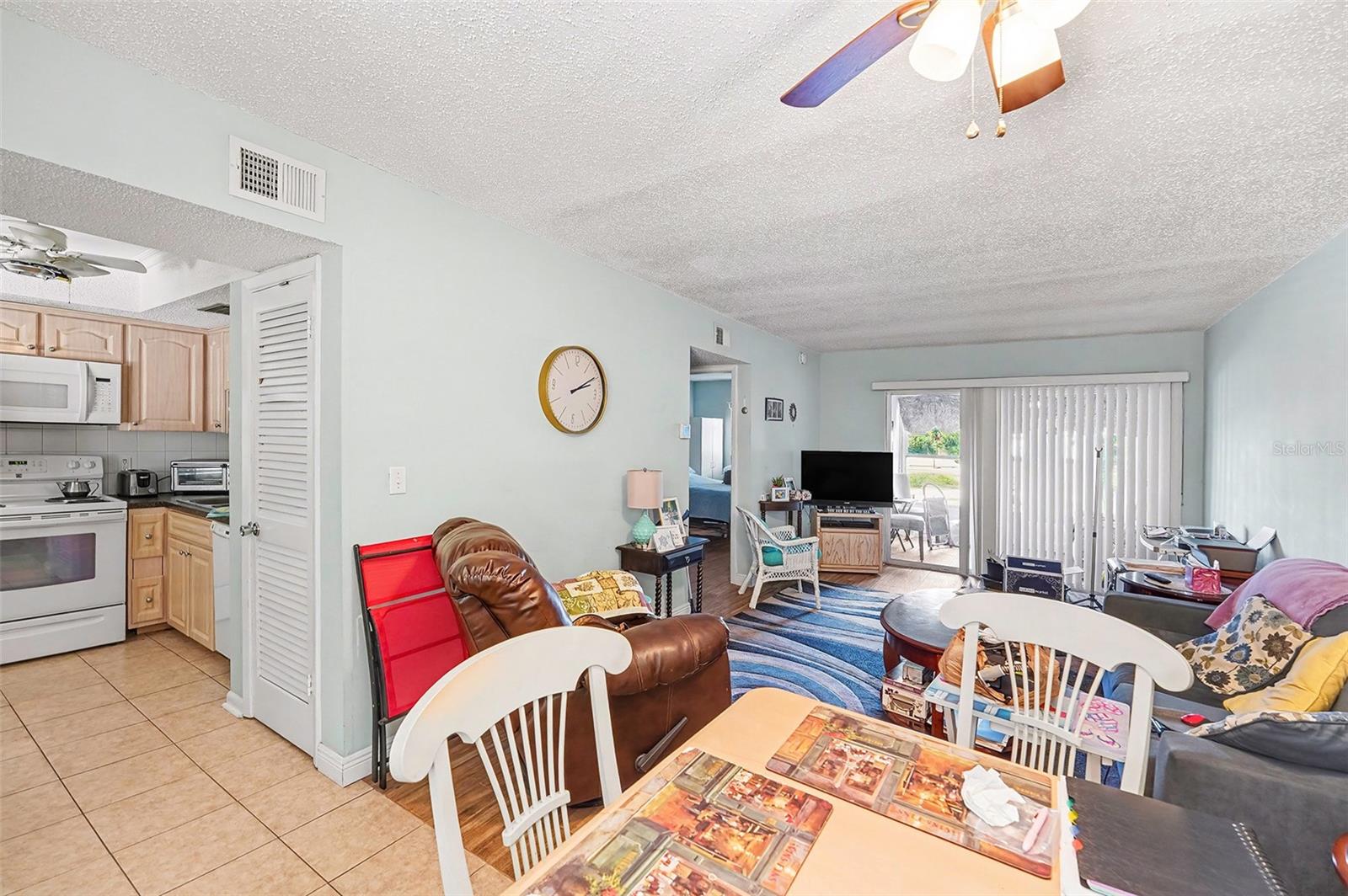 Image 4 of 14 For 940 Virginia Street 105