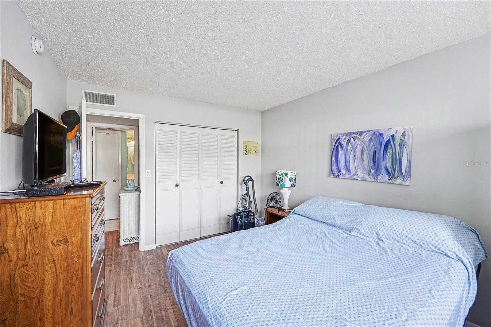 Image 6 of 14 For 940 Virginia Street 105