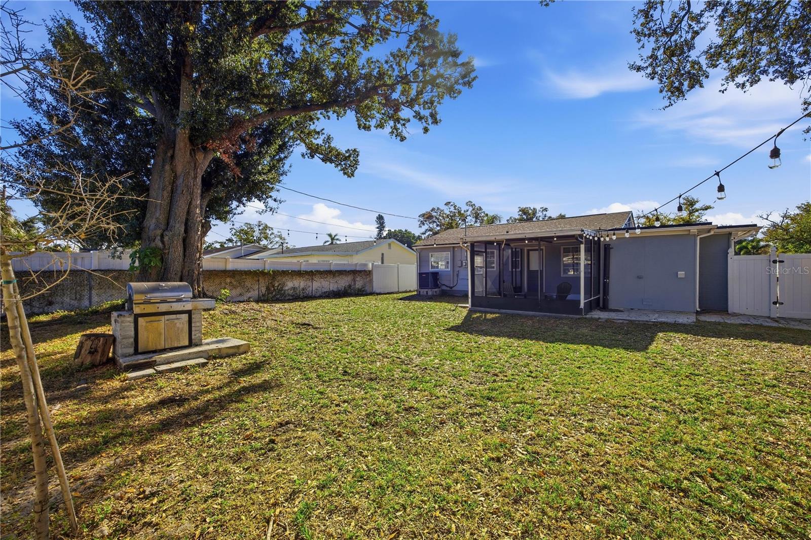 Image 24 of 28 For 551 84th Avenue N