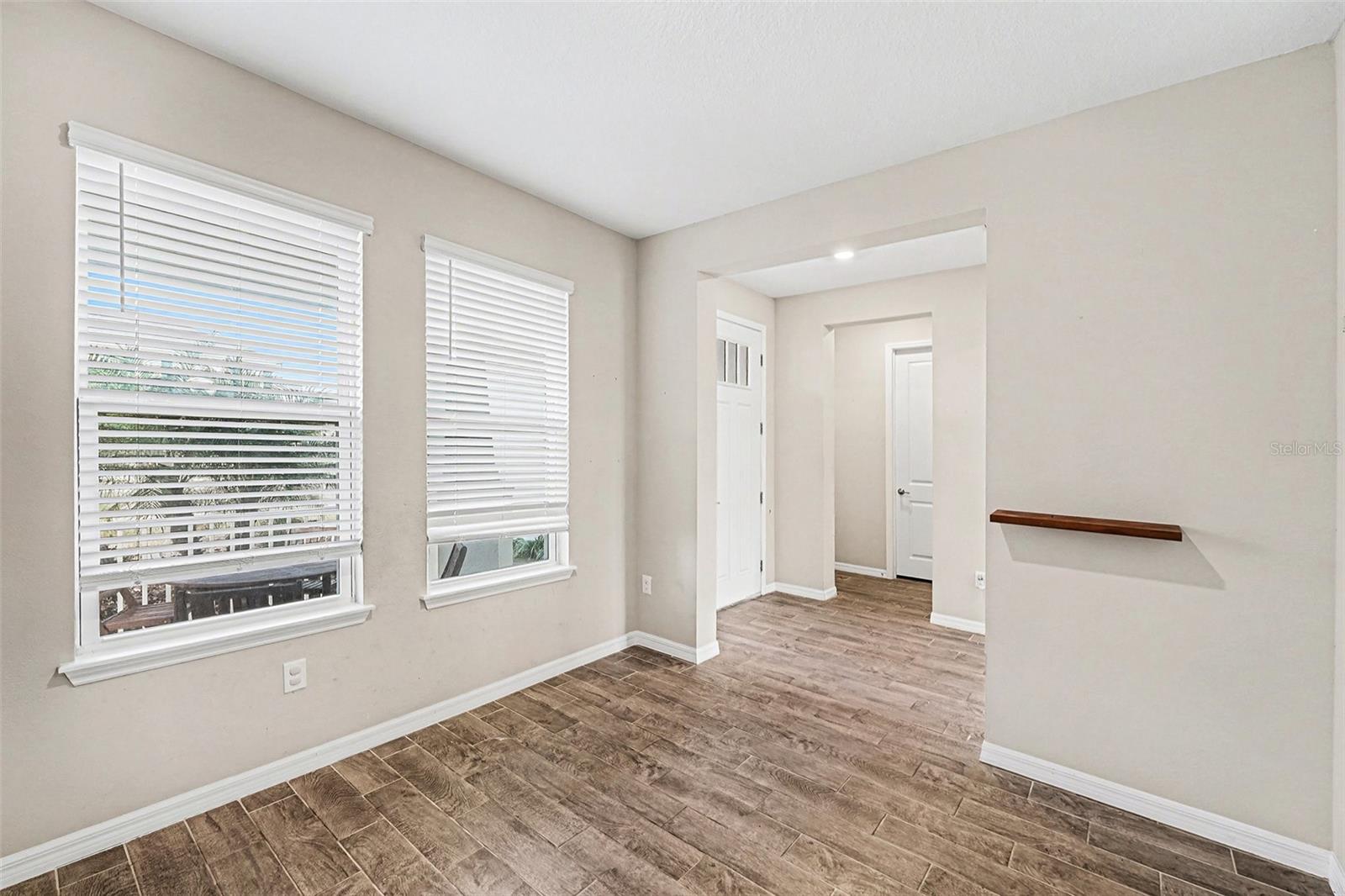 Image 11 of 23 For 5917 Oakhaven Lane