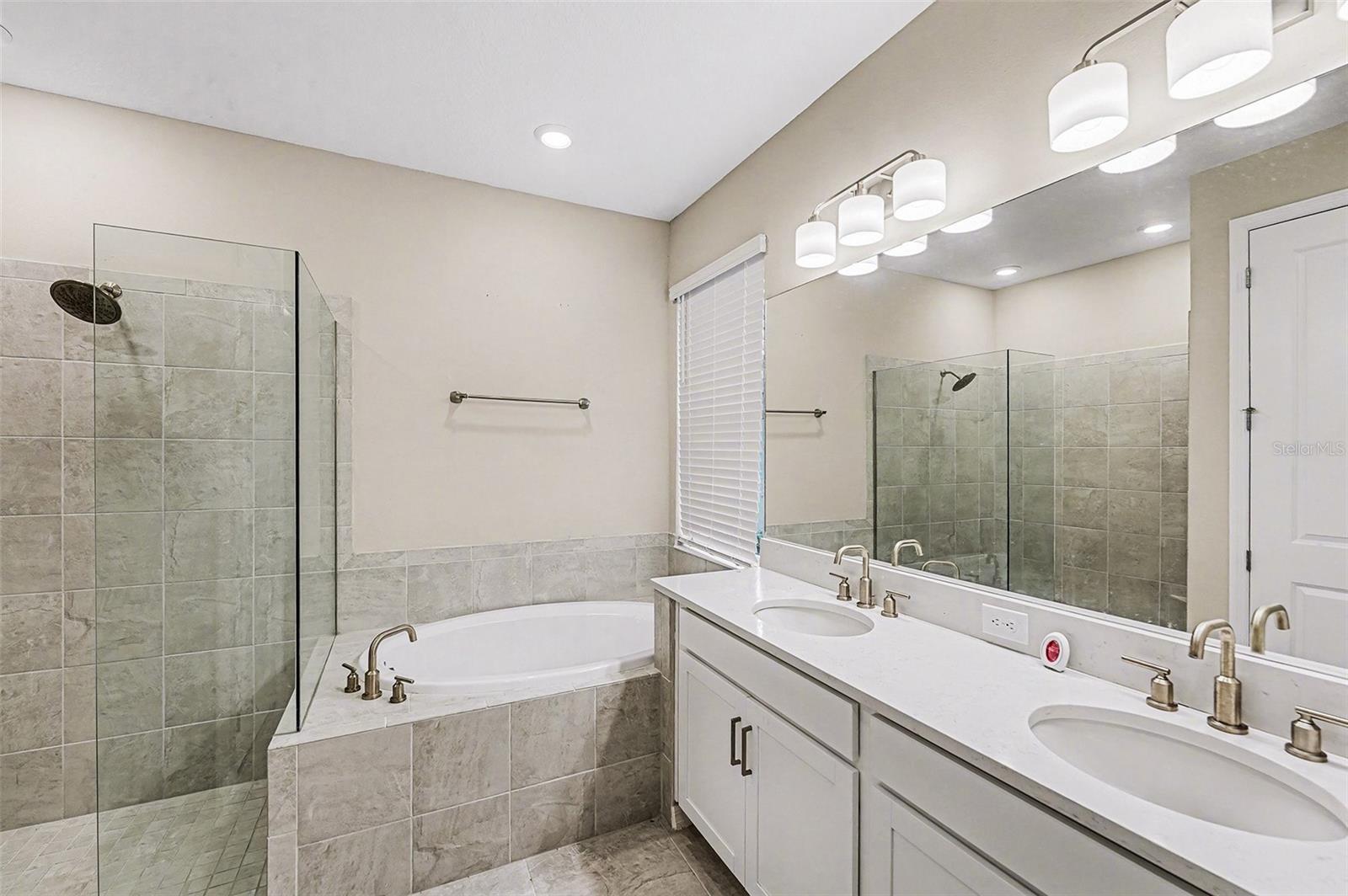 Image 16 of 23 For 5917 Oakhaven Lane