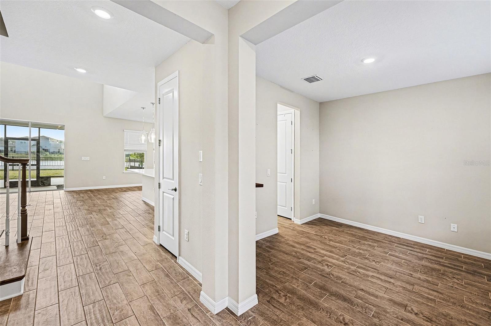 Image 5 of 23 For 5917 Oakhaven Lane