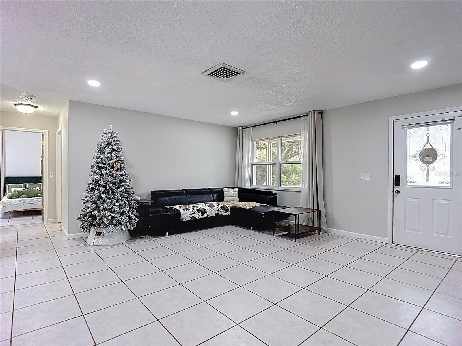 Image 4 of 55 For 9171 Vicksburg Road