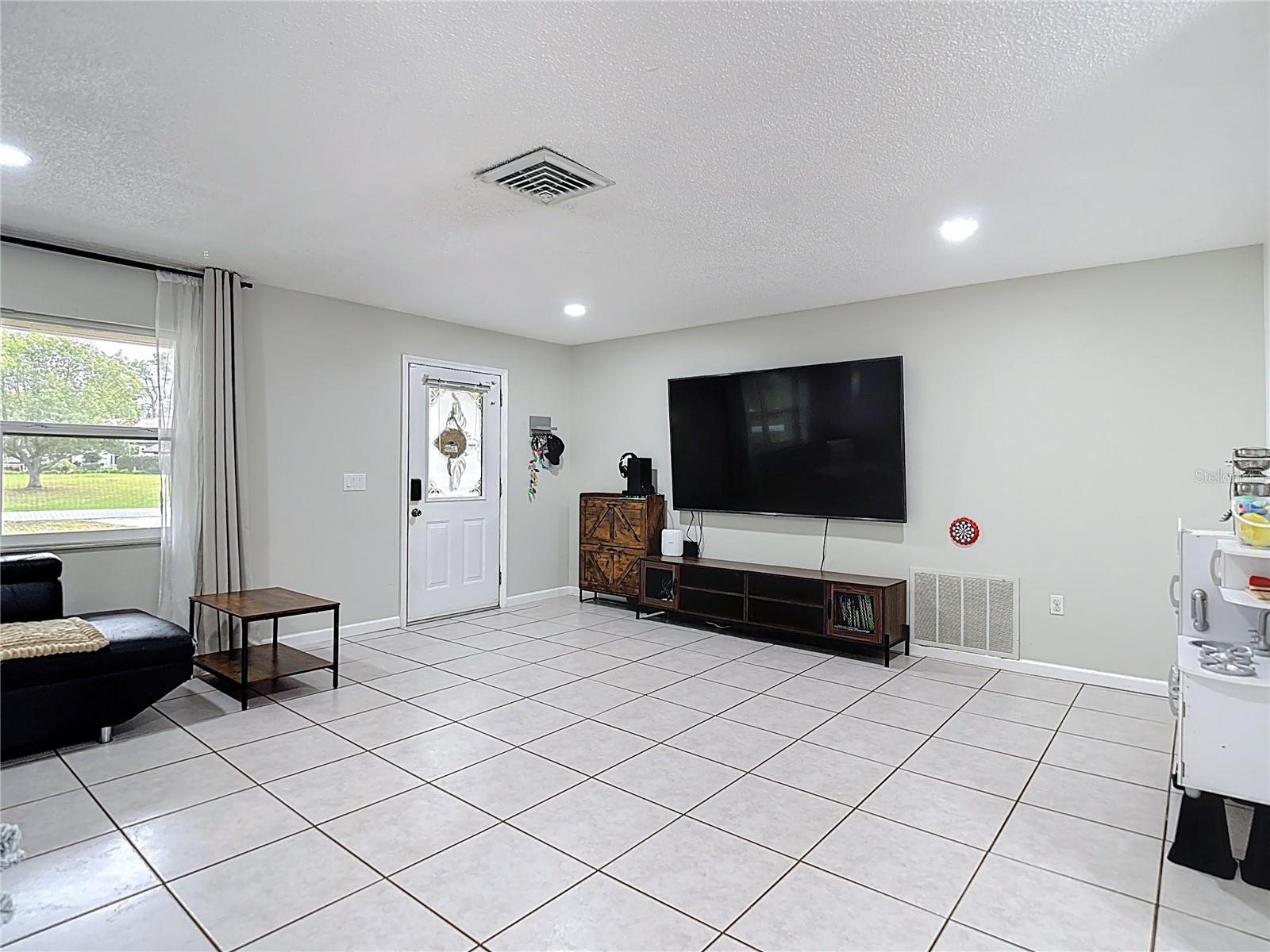 Image 5 of 55 For 9171 Vicksburg Road